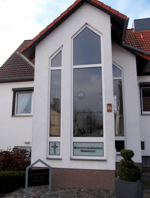 haus-hoch_bestattungsinstitut_himmstedt_bestattung Bestattungsinstitut Himmstedt, Bestattungen, Bestattung, Verabschiedung, Trauerfall, Trauerraum, Urne, Sarg
